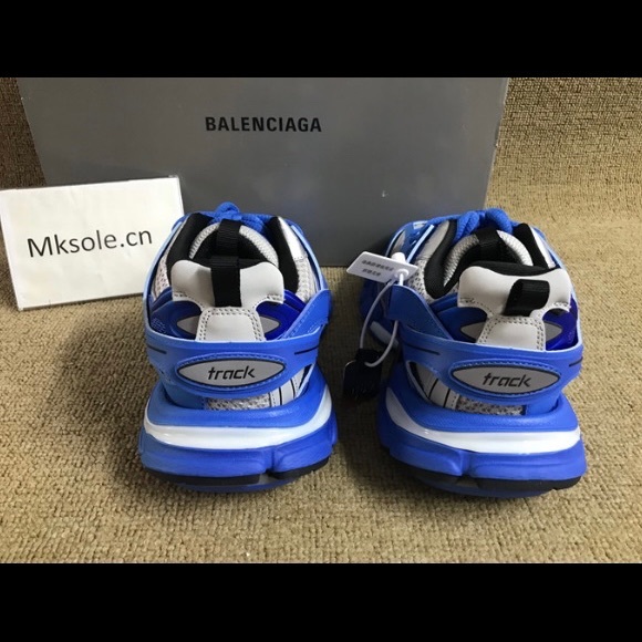 Balenciaga - Picture 2 of 3
